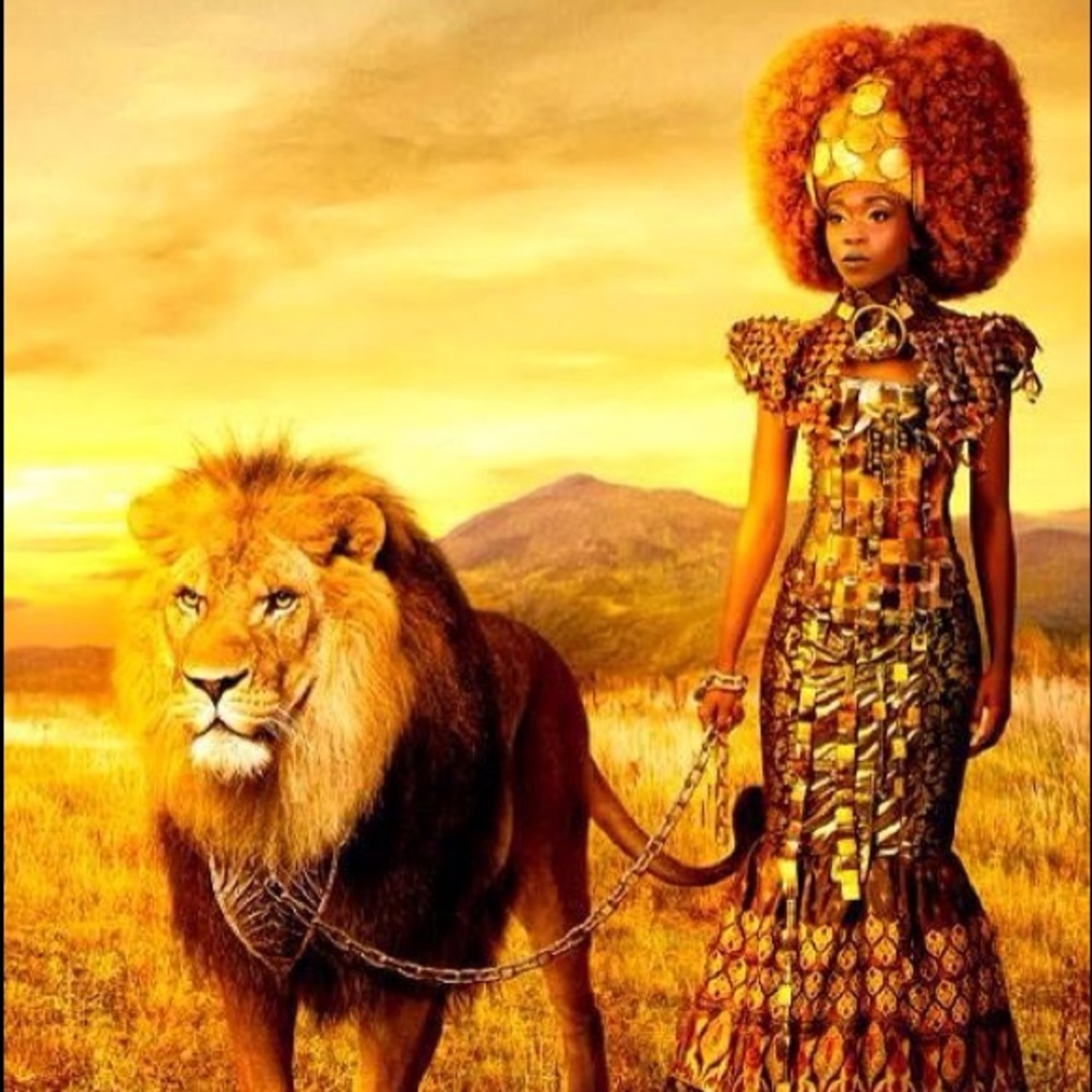 Meet your Posher, Nola